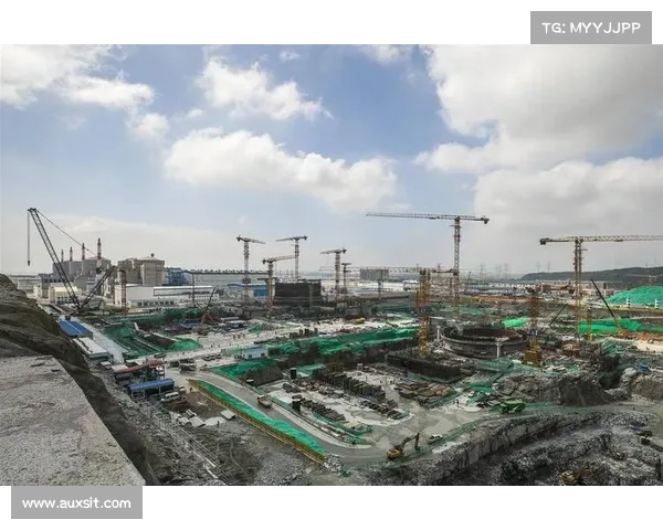 全球最大在运在建核电基地 7号机组“干保护”已吊装就位 全球最大在运在建核电基地 7号机组“干保护”已吊装就位